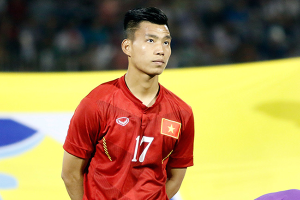 Văn Thanh lên đường sang Hàn Quốc điều trị chấn thương