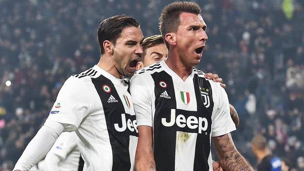 Mandzukic tỏa sáng, Juve kéo dài mạch bất bại