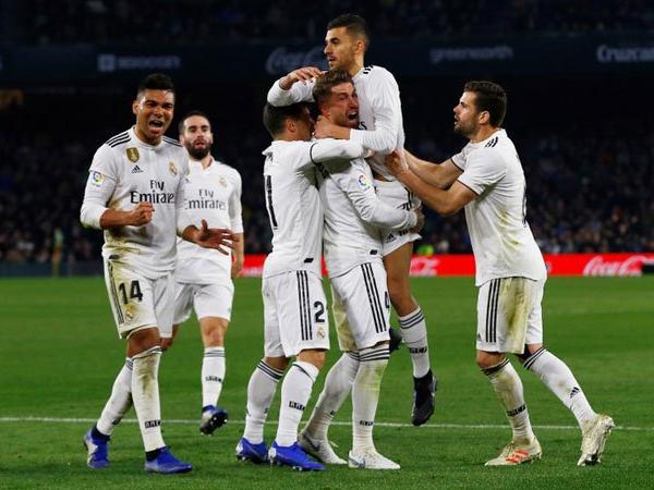Bàn thắng muộn của Ceballos mang về 3 điểm cho Real Madrid