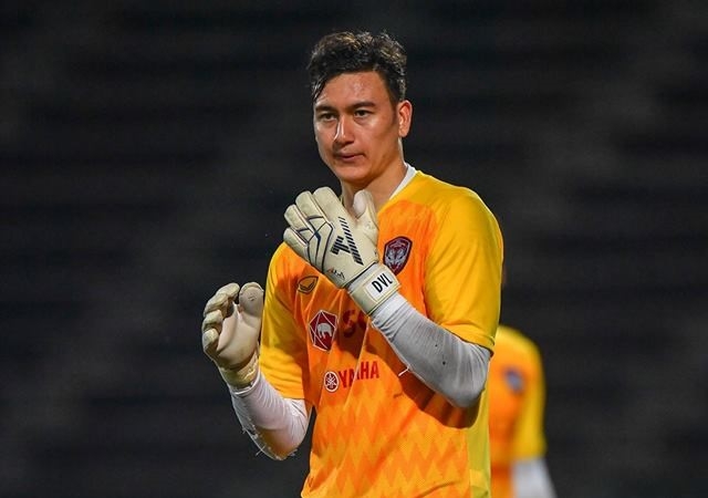 Văn Lâm ngồi dự bị trong thất bại của Muangthong United