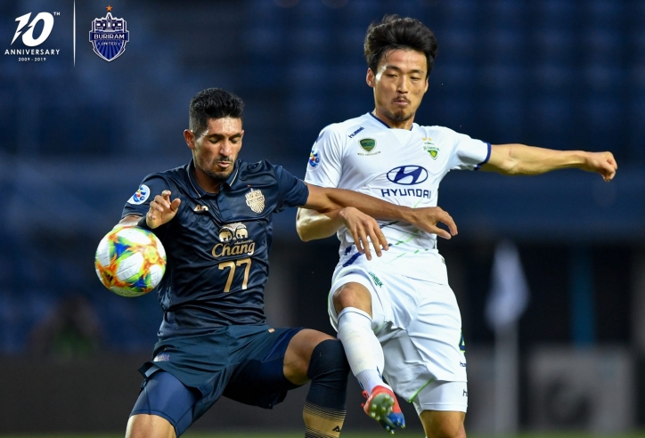Xuân Trường ngồi ngoài trong ngày Buriram gây bất ngờ trước Jeonbuk