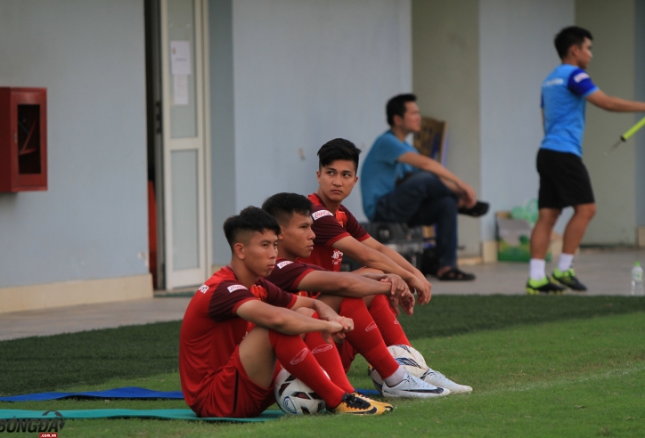 Martin Lo không thể hoàn thành buổi tập đầu tiên cùng U23 Việt Nam