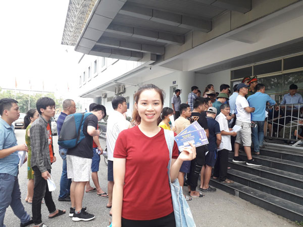 CĐV xếp hàng dài chờ mua vé xem U23 Việt Nam – U23 Myanmar