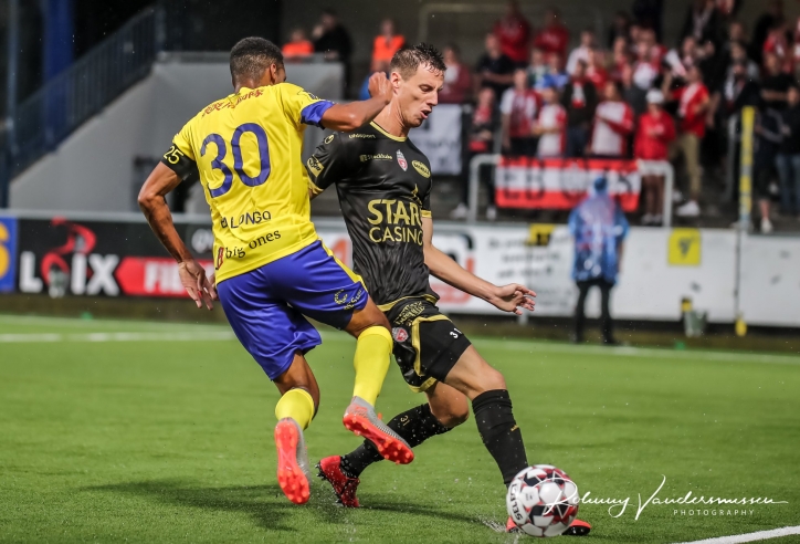 Chùm ảnh: Công Phượng dự bị, Sint-Truiden nhận thất bại đầu tiên