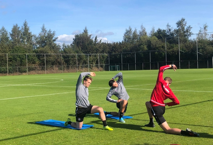 Văn Hậu ấn tượng trong buổi tập đầu tiên tại SC Heerenveen