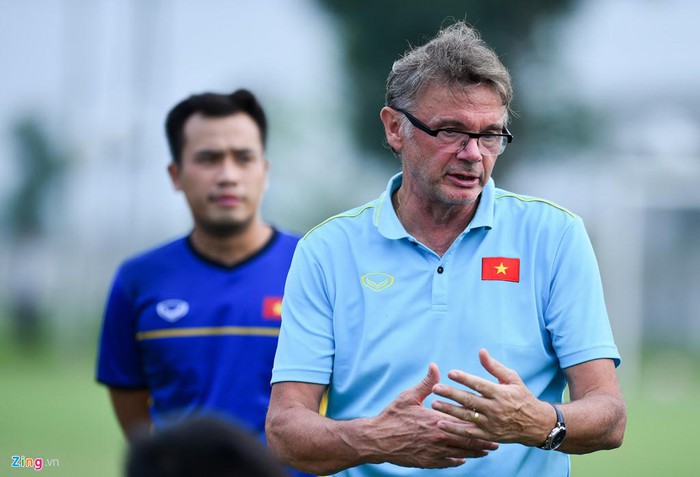 HLV U19 Việt Nam: 'Tôi xây dựng ĐT theo hướng của HLV Park Hang-seo'