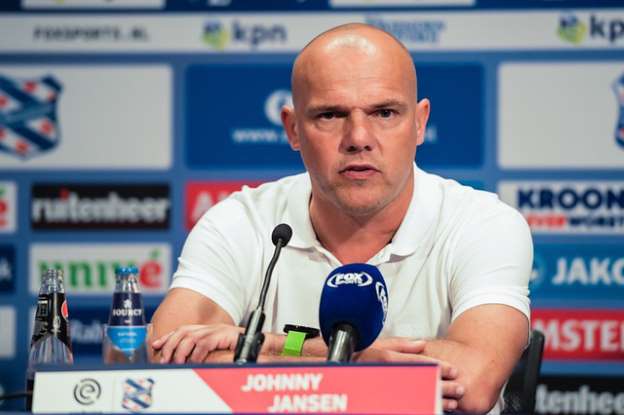 HLV Heerenveen: 'Tôi thực sự ấn tượng với Đoàn Văn Hậu'