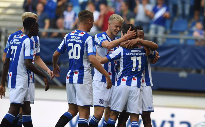 Văn Hậu ngồi dự bị, Heerenveen đè bẹp đội bóng hạng dưới