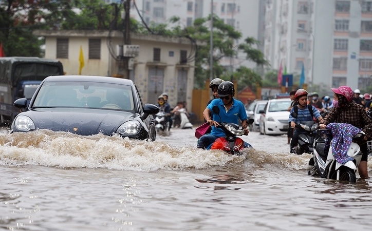 Cách xử lý ô tô bị chết máy do ngập nước khi trời mưa bão