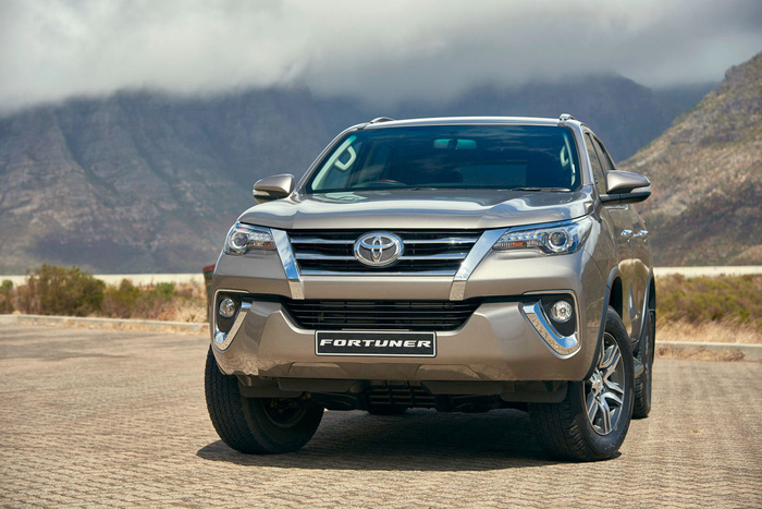 Giá xe Toyota Fortuner tháng 8/2018