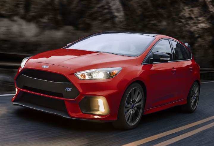 Ford Focus giảm giá cực mạnh, rẻ nhất phân khúc xe hạng C