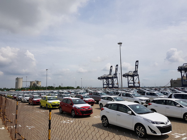 Đại lý xả hàng tồn, nhiều xe ô tô giảm giá cực sốc