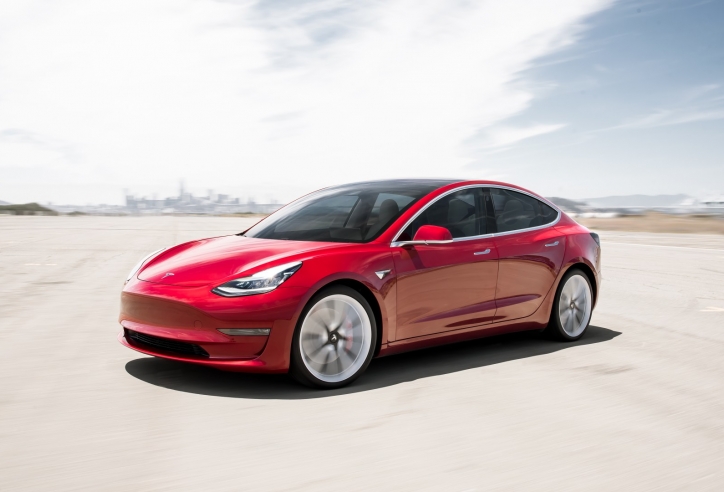 Honda Civic bị Tesla Model 3 vượt mặt trở thành vua doanh số