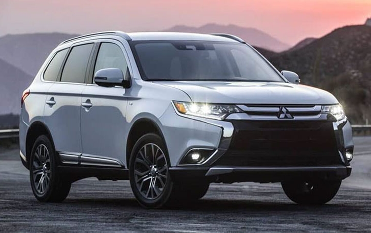 Giá xe Mitsubishi Outlander giảm 'không phanh' gần 200 triệu
