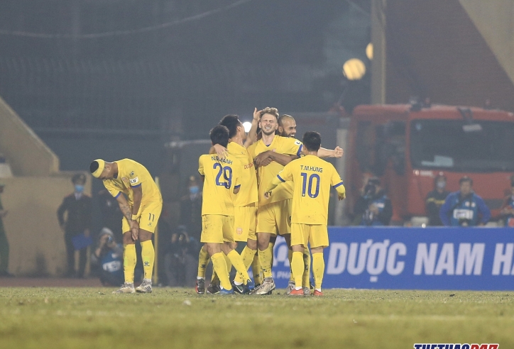 Vòng 1 V-League 2021: Ngoại binh lên tiếng, 'nhà giàu' gục ngã
