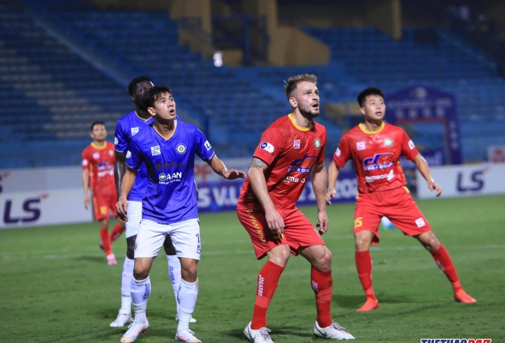 HLV từng vô địch châu Âu: 'Tôi chưa gặp tình huống này trong sự nghiệp'