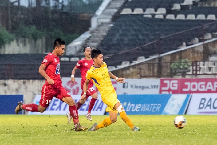 HLV SLNA dành lời khen cầu thủ mùa đầu chơi V.League