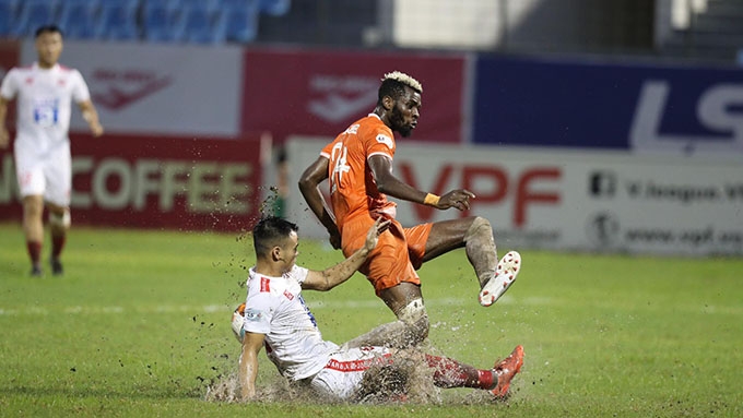 Ngoại binh 'đắt khách' ở V.League mắc kẹt ở Trung Đông