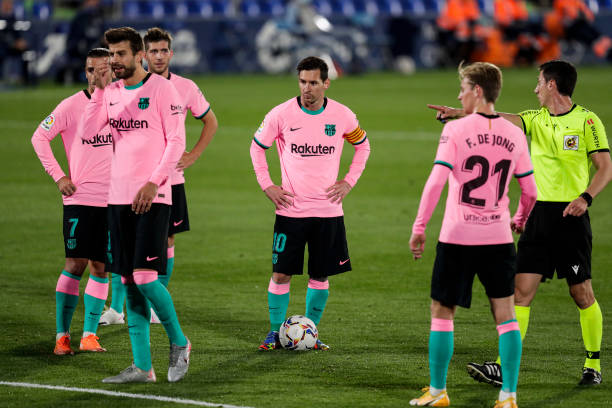 Barca gia hạn với 4 ngôi sao kèm điều khoản gần 2 tỷ euro