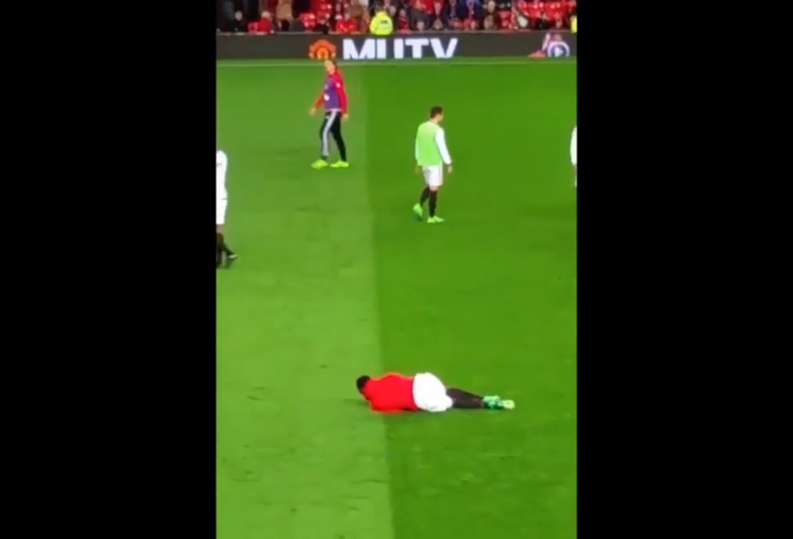 VIDEO: Pogba bị đồng đội 'bắn hạ' với cú sút 'chí mạng'