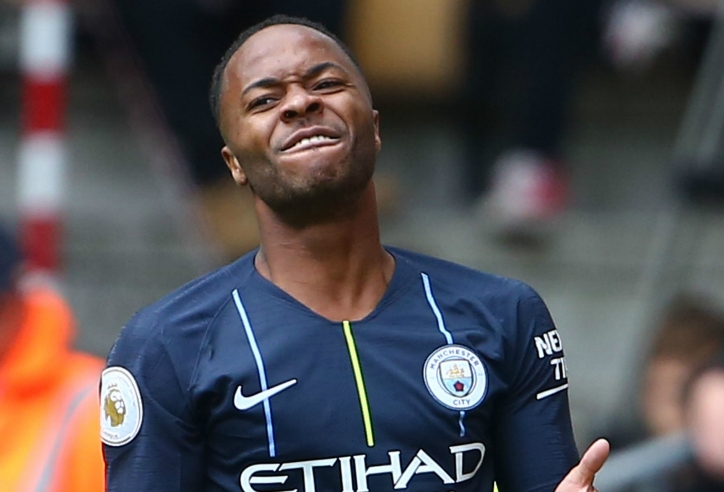 VIDEO: Sterling hóa 'chúa hề' vì thích thể hiện với đồng đội