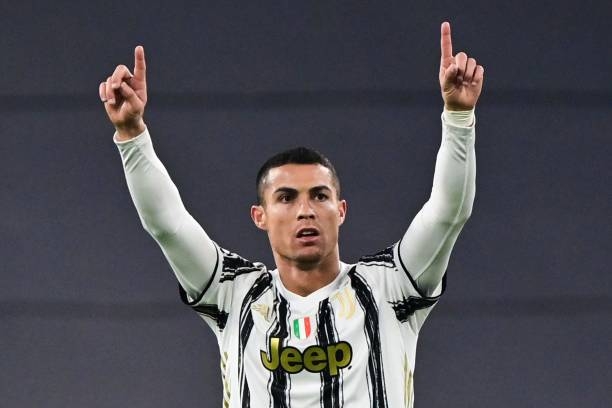 Chuyển nhượng bóng đá 29/4: Messi nhận lương kỷ lục, Ronaldo lộ hợp đồng với MU