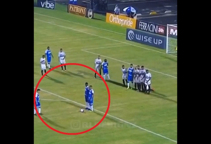 VIDEO: Dàn xếp đá phạt theo kiểu 'siêu trí tuệ' khiến đội bạn câm nín