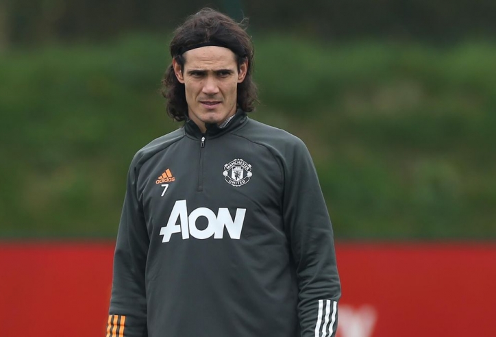 Cavani đối diện án phạt sau chiến thắng của MU