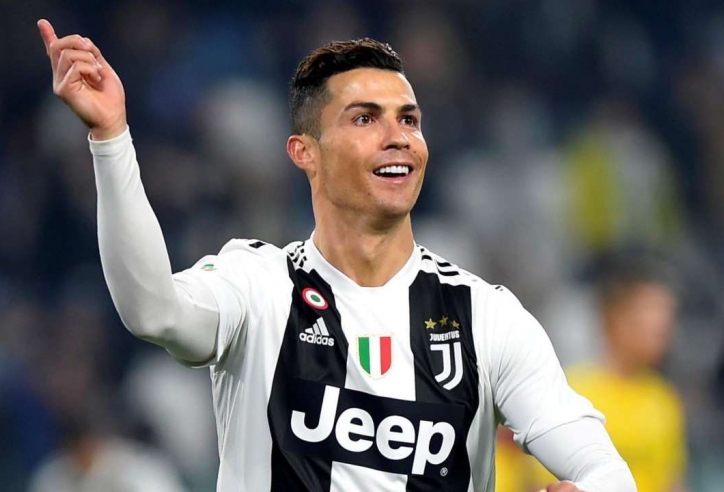 Ronaldo vượt qua Messi nhận giải thưởng cao quý lần đầu tiên