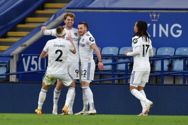Cựu sao Chelsea tỏa sáng, Leeds United dễ dàng đè bẹp Leicester City