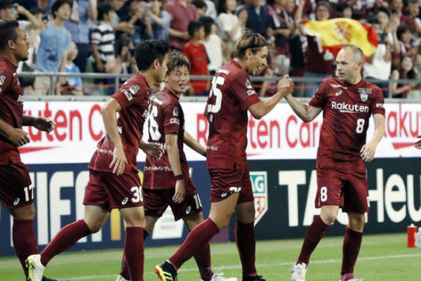 Sao Thái Lan tiết lộ cuộc hội thoại đặc biệt với Andres Iniesta