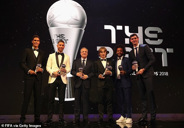 Nghịch lý xung quanh giải The Best: Messi hay Salah mới xứng đáng?