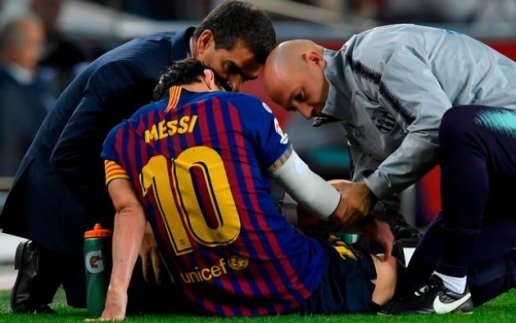 NÓNG: Messi gãy tay, lỡ đại chiến với Real