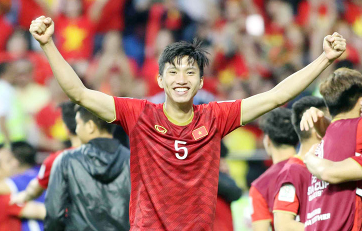 BLV Quang Huy tiết lộ về thương vụ Văn Hậu và Monchengladbach
