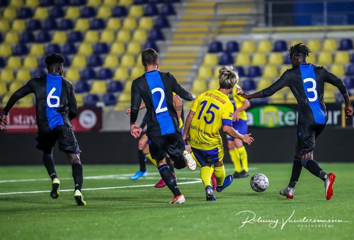 VIDEO: Công Phượng ghi bàn đầu tiên trong màu áo Sint-Truiden