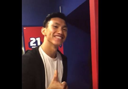 VIDEO: Văn Hậu ra mắt phòng thay đồ của Heerenveen