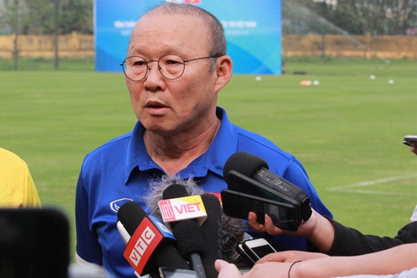 HLV Park Hang Seo: Rất may chúng ta không chung bảng với Hàn Quốc