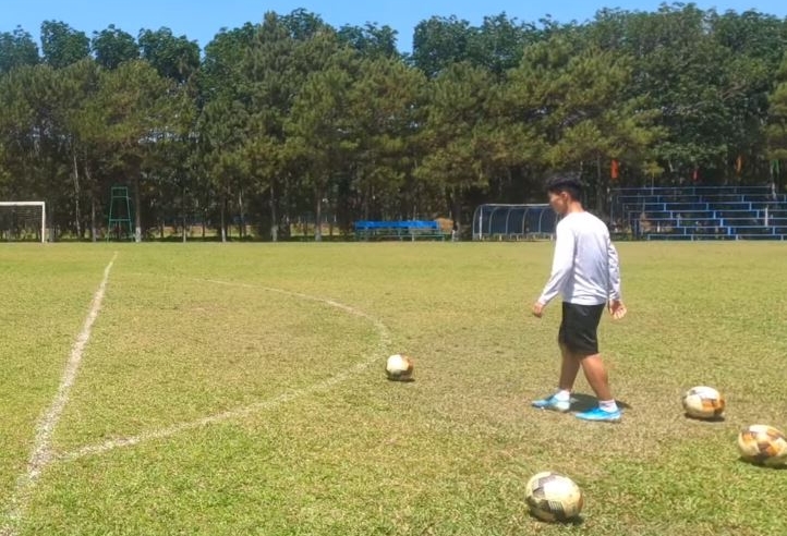 VIDEO: Em họ Công Phượng thể hiện tố chất ông chủ tuyến giữa trong màu áo HAGL