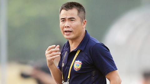 HLV Minh Đức: 'Tôi mà sang làm trọng tài còn giỏi hơn nhiều người'