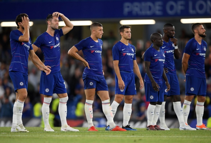 Chelsea lại chảy máu nhân sự, Lampard bị chất vấn