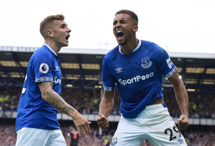 Everton tái hiện pha hỏng ăn kinh kiển của Ronaldo - Nani