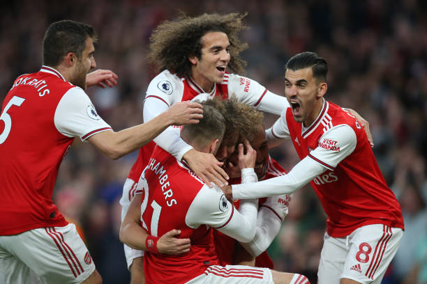 Cầu thủ Arsenal 'chơi rugby' trong trận hòa Crystal Palace