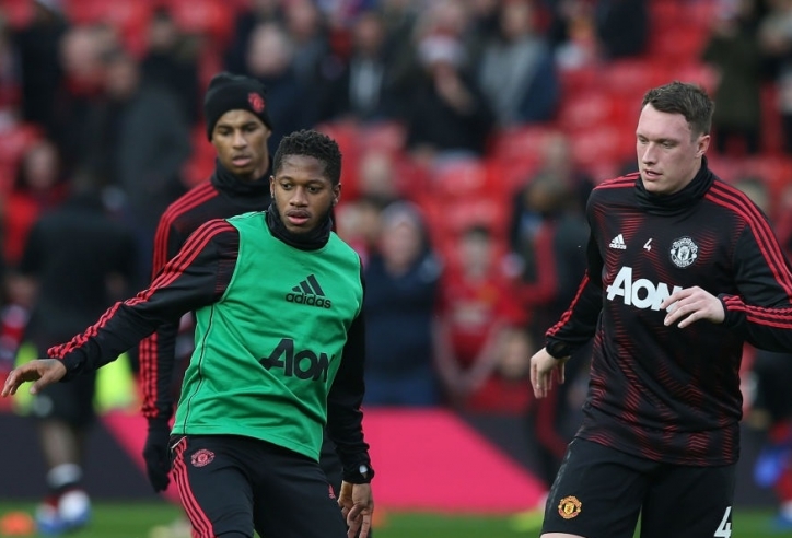 Fan MU 'chết cười' vì Phil Jones 'hợp thể' với Fred trận gặp Chelsea