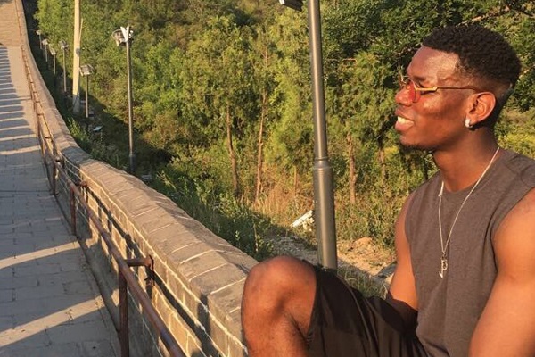 Từ chối đá cho MU, Pogba 'tung tăng' khắp thế giới