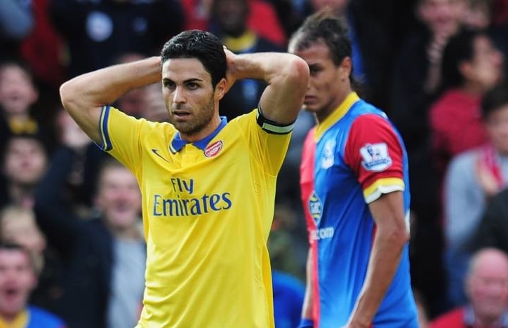 Aubameyang 'sao chép' thẻ đỏ của HLV Arteta đến từng chi tiết