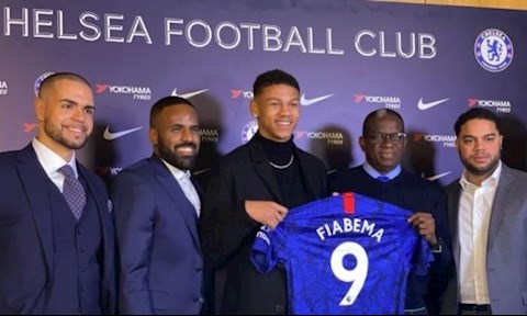 Chuyển nhượng ngày 13/1: Chelsea đón tân binh đầu tiên