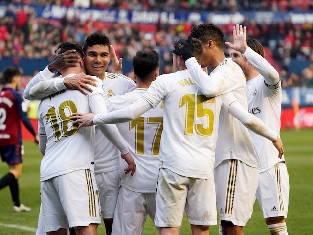 Mất điểm cuối trận, Real bị Barca áp sát