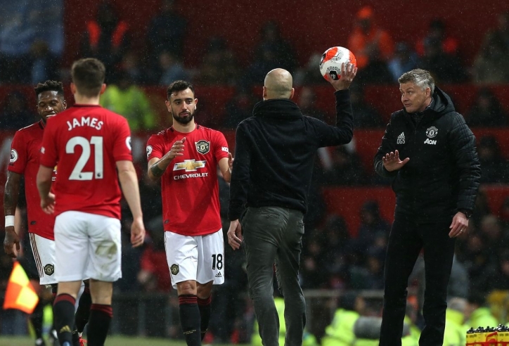 Bruno Fernandes khiêu khích Pep Guardiola