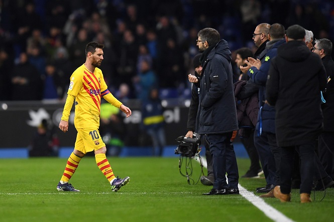 Barca yêu cầu Messi giảm lương
