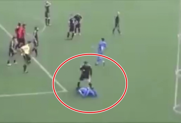 VIDEO: Cả đội cay cú trả đũa người lập siêu phẩm và cái kết vỡ trận